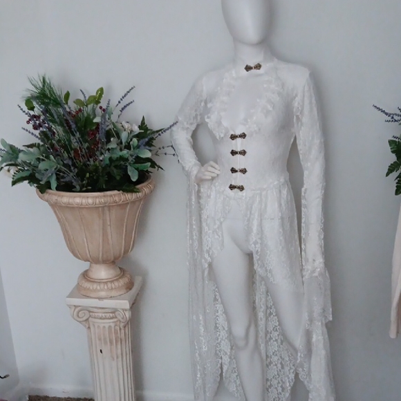 Elegant White Lace Chemise